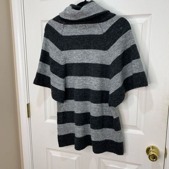Fenn Wright Manson short sleeve grey striped turtleneck sweater with pockets - Picture 5 of 11